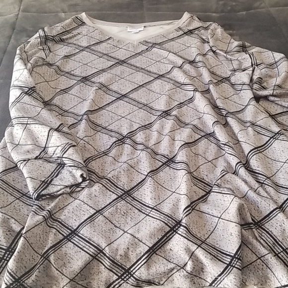 LuLaRoe Tops - Elizabeth